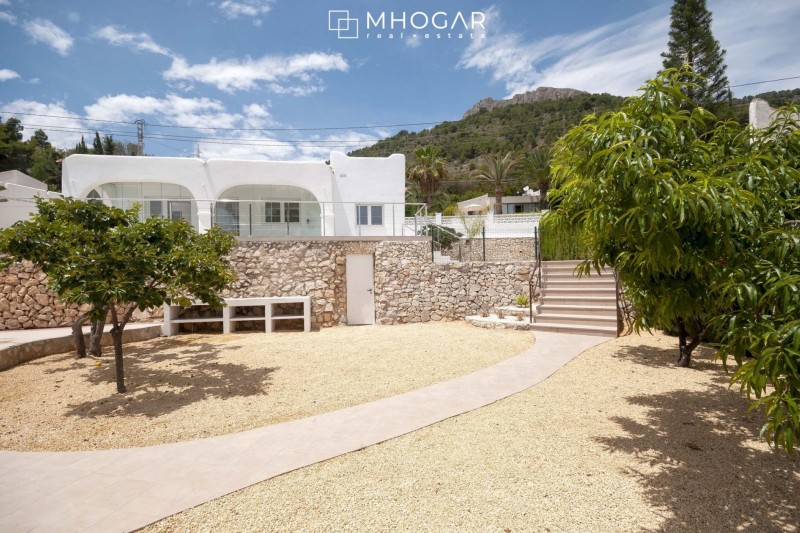 Calpe - Beautiful Mediterranean-style villa with sea views, for sale!